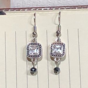 Beautiful silver Black crystal dangle earrings new